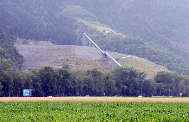 Auf der ursprünglich im Rahmen des NEAT-Baus entstandenen Deponie Goler werden durch die Aefu und den WWF grössere Quecksilberverschmutzungen vermutet. 