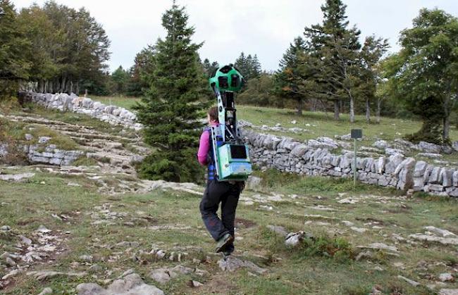 Der Trekker unterwegs rund um den Creux du Van.