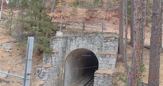Durch die neue Br&uuml;cke &uuml;ber das Trasse der Grornergrat Bahn wird die Tunnel&uuml;berf&uuml;hrung bis auf 21 Meter verbreitert.