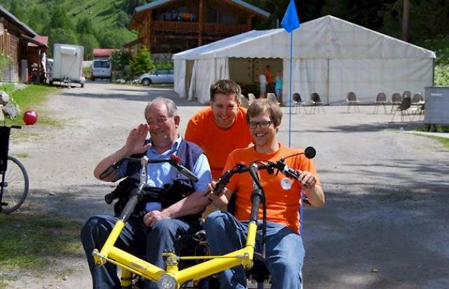 Ein Velotour, die sichtlich Spass macht.