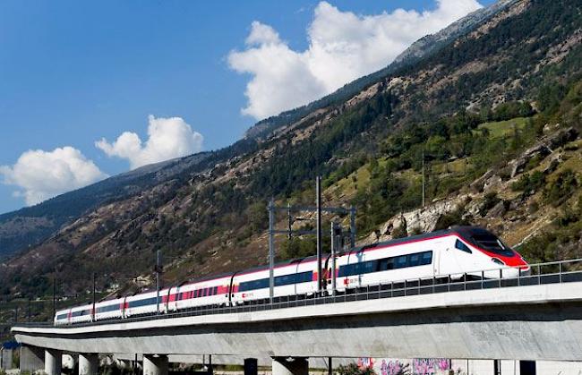 Die SBB rechnen an Auffahrt und Pfingsten mit einem hohen Verkehrsaufkommen und bieten deshalb zusätzliche Züge ins Wallis und ins Tessin an. 