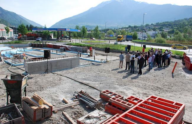 Das Baugelände für das neue Zollgebäude im Westen von Brig-Glis ist riesig.