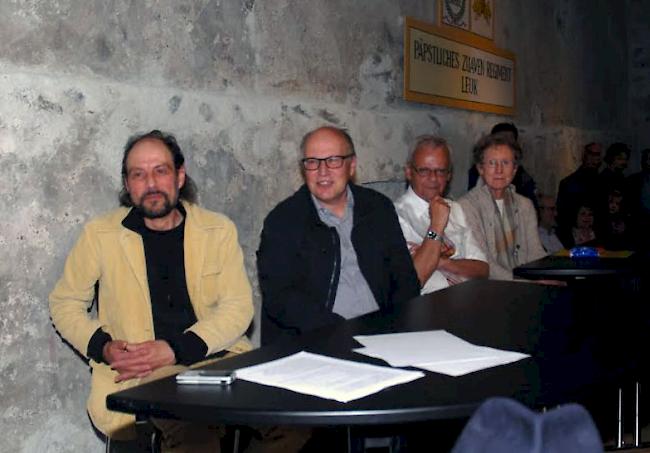 Werner Bellwald und Roland Kuonen setzten sich mit der Leuker Geschichte auseinander, Max und Anthea Waibel (von links) hatten die Projektleitung von «Blickpunkt Leuk» inne.
