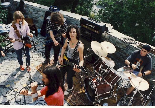 Zeitreise: Die Band «Full Milk Over Date» bei einem ihrer Gigs vor 20 Jahren in Brig. 