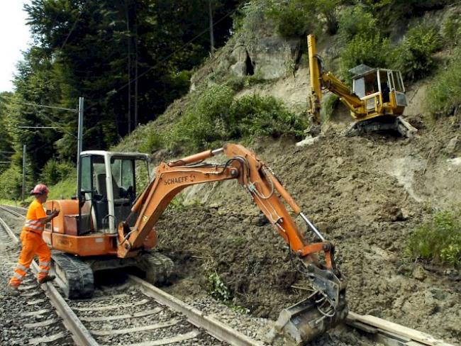 Nicht neu: Schon 2007 rutschte Erde bei Flamatt aufs Gleis (Archiv)