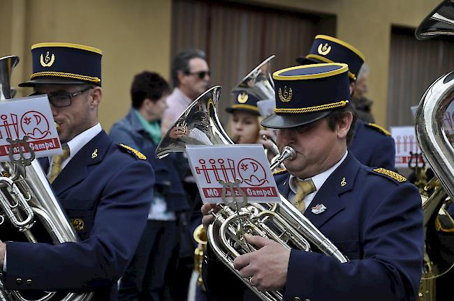 Die MG Lonza Gampel am Bezirksmusikfest in Erschmatt