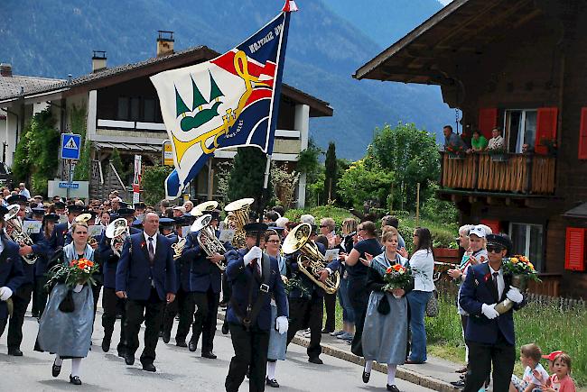 Nachbarn. Mitglieder der Musikgesellschaft "Simplon" aus Ried-Brig.