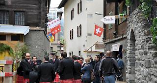 Festbetrieb in den Dorfgassen.