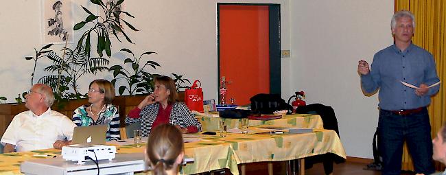 Thomas Burgener, die abtretende Präsidentin Christa Furrer-Treyer, Anneliese Hauser-Volken und der neue Präsident Benno Meichtry