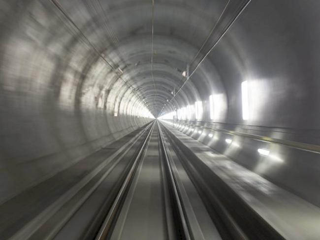 Längster Eisenbahntunnel ist nun befahrbar (Archiv)