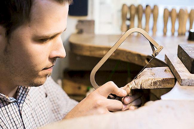 Boris Allemann in seinem Atelier bei der Arbeit.