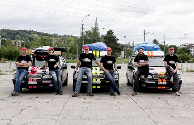 Sechs Fahrer, drei Autos, ein Ziel: Die «Dust Busters» starten zur Allgäu Orient Rallye.