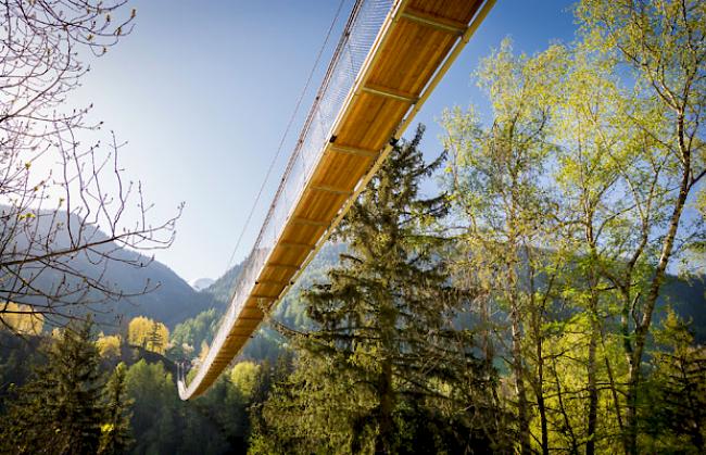 92 Meter hoch und 280 Meter lang ist die neue Hängebrücke über der Lammaschlucht.