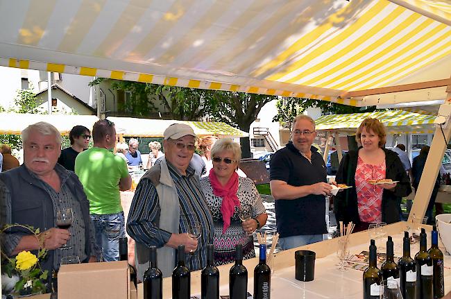 Ob leicht und süffig oder trocken und fruchtig: Am kommenden Samstag gibt es im Rahmen des Weinfestivals in Visp mehr als 100 verschiedene Weine zu verköstigen (Archiv).  