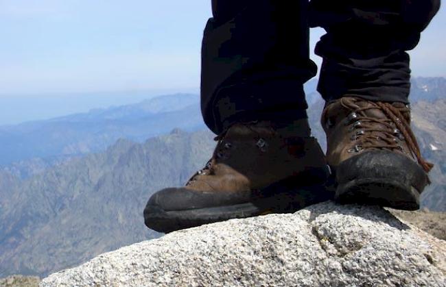 Nach einem Wanderunfall konnte ein Mann aus dem Kanton Waadt von den Rettungskräften nur noch tot geborgen werden (Symbolbild). 