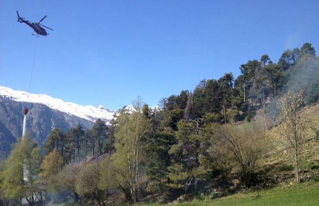 Zwei Helikopter der Air Zermatt standen im Einsatz.