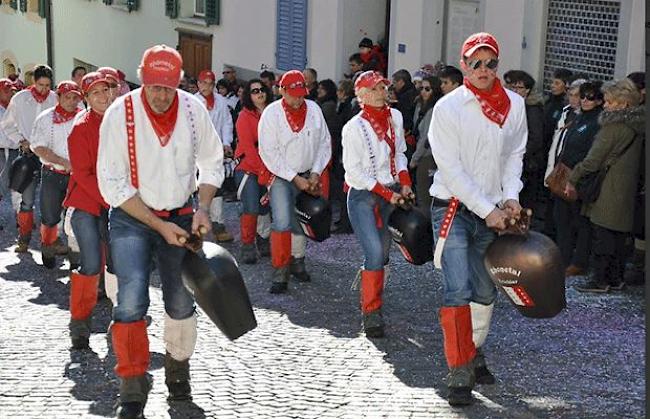 Impressionen vom grossen Fasnachtsumzug in Leuk. 