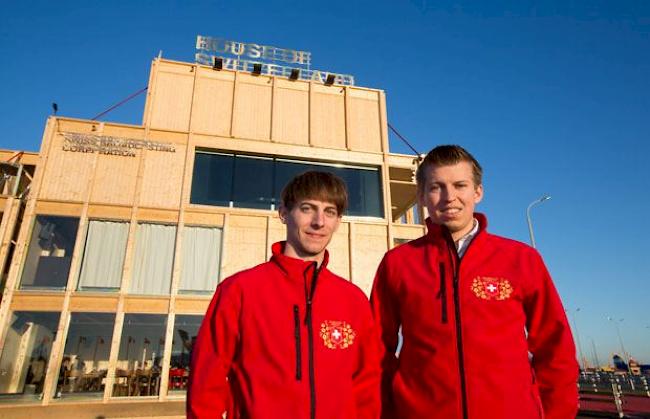 Philipp Ittig und Michael Herger vor dem House of Switzerland in Sotschi