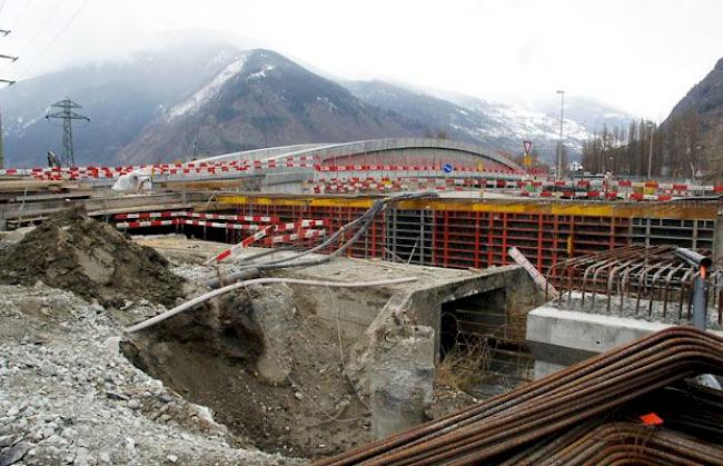 Abbruchstelle der alten Brücke über den Laldnerkanal: Massive quecksilberbelastet.