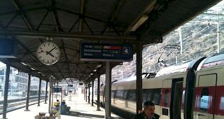 Wegen einer Fahrleitungsst&ouml;rung war der Bahnhof Brig am Montag zeitweise nur beschr&auml;nkt befahrbar. (Archiv)