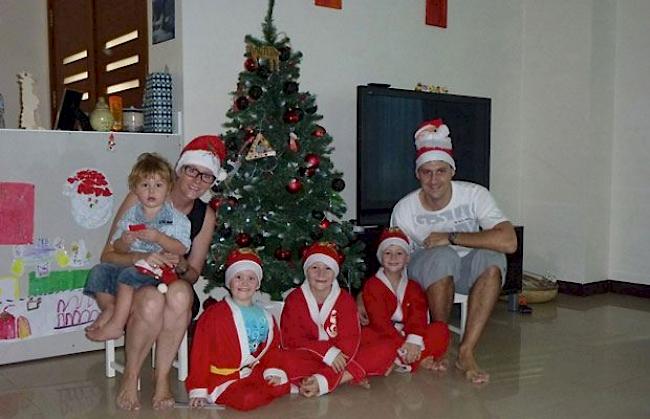 Weihnachten 2012 in Saigon: Barbara (40), Anjo (2,5), Jaron (5), Levin (9), Mael (7) und Arnold (35).
