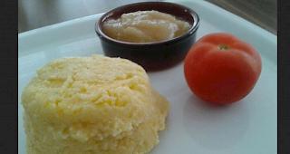 Polenta mit Apfelmus