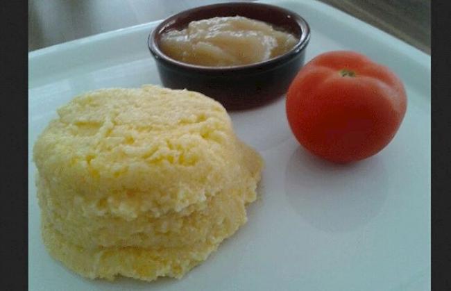 Polenta mit Apfelmus