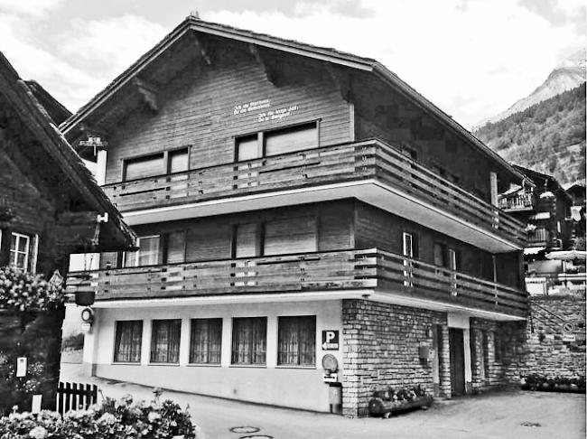 Leerstehend. Das vor gut 50 Jahren umgebaute Pfarrhaus von Randa wird schon länger nicht mehr von einem Pfarrer bewohnt. 