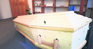 Im Trend. Solche S&auml;rge ohne Farbe und Lack k&ouml;nnen auch beschriftet oder bemalt werden. 