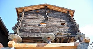 Der Hohe Spycher in Erschmatts altem Dorfkern wurde renoviert.