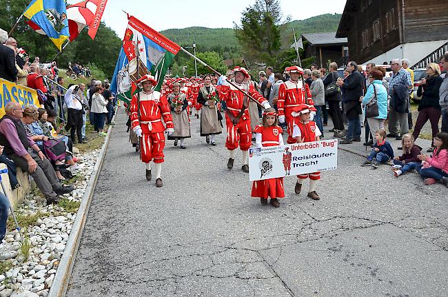 Festumzug 74. Oberwalliser Tambouren- und Pfeiferfest in Bürchen