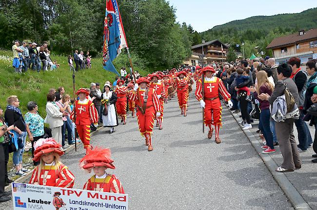 Festumzug 74. Oberwalliser Tambouren- und Pfeiferfest in Bürchen