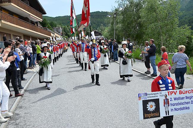 Festumzug 74. Oberwalliser Tambouren- und Pfeiferfest in Bürchen