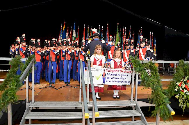 Konzert im Festzelt 74. Oberwalliser Tambouren- und Pfeiferfest in Bürchen