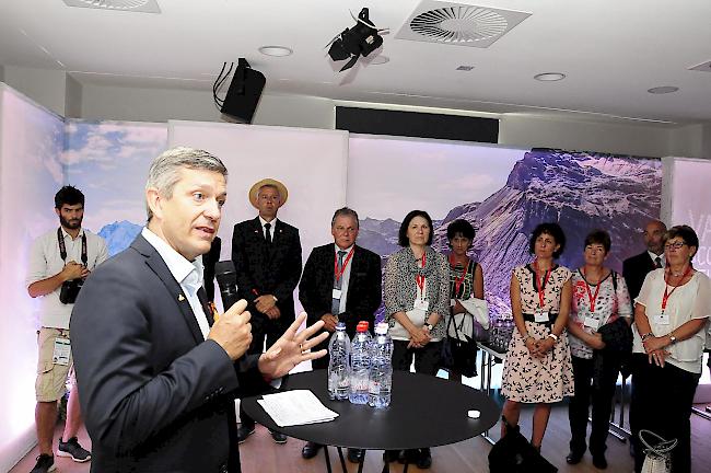 Damian Constantin, CEO von Valais/Wallis Promotion, begrüsst die Gäste an der EXPO