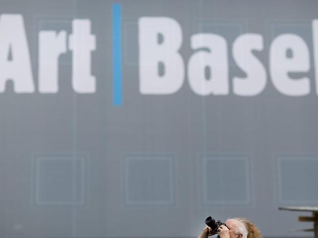 284 Galerien aus 33 Ländern bieten an der Art Basel Kunst an. (Archiv)