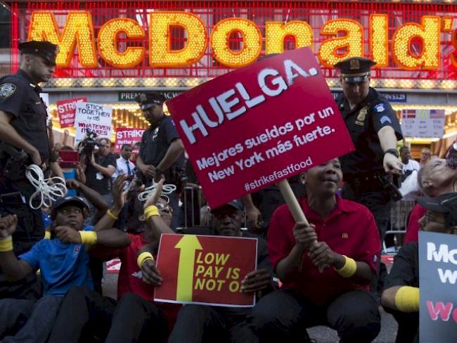 Proteste vor einer New Yorker McDonald