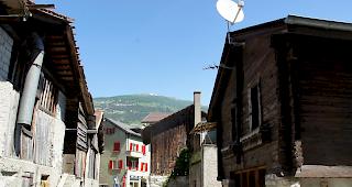 Mehr Geld f&uuml;r Umbauten. Laut Pr&auml;sident Christian J&auml;ger ist im Dorfkern von Turtmann noch viel m&ouml;glich.