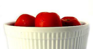 Nach der Erntezeit machen frische Tomaten Lust auf eine Tomaten-Basilikum-Quiche. (Symbolbild) 