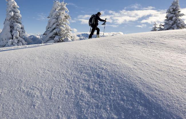 Strengere Regeln auch für Ski- und Snowboardtouren (Symbolbild)
