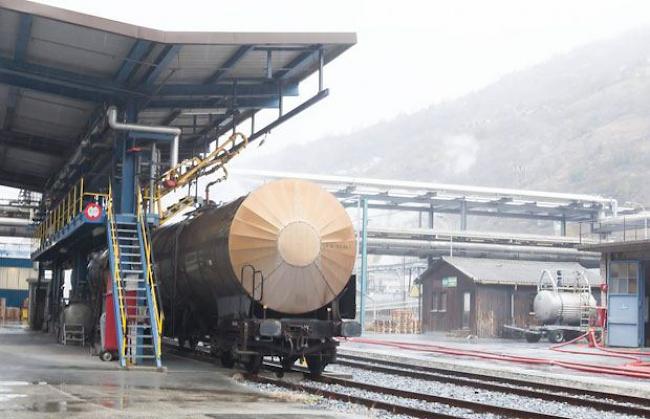 Blick ins Lonza-Werksgelände mit dem Umschlagsterminal für die mit der Bahn angelieferten Rohstoffe. (Foto: keystone)