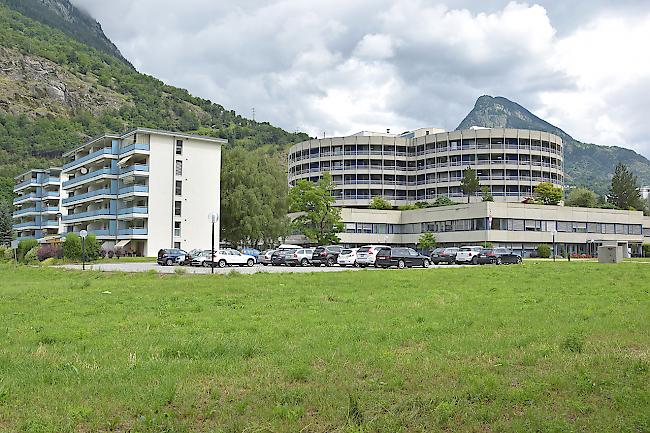 Brig-Glis will rund um das Spital Boden kaufen, die Verhandlungen laufen.