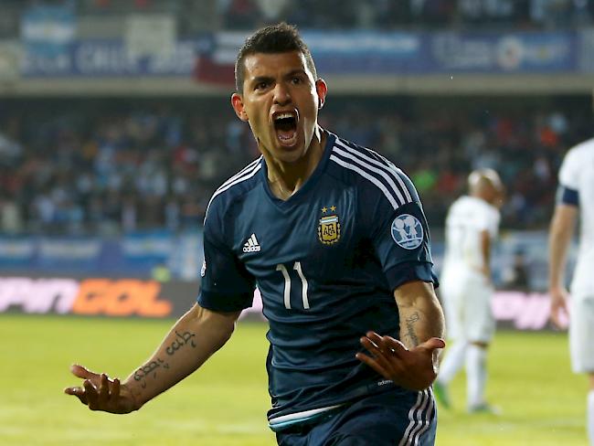 Sergio Agüero freut sich über das einzige Tor der Partie