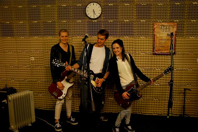 Instrumententausch die Erste: Saxophonistin Tamara Thenen, Trompeter Cédric Varonier und Trompeterin Samira Schwery (von links). 