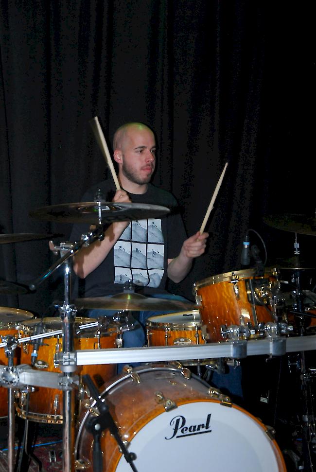 Schlagzeuger Damian Lengacher schreibt ebenfalls Texte für die Band.