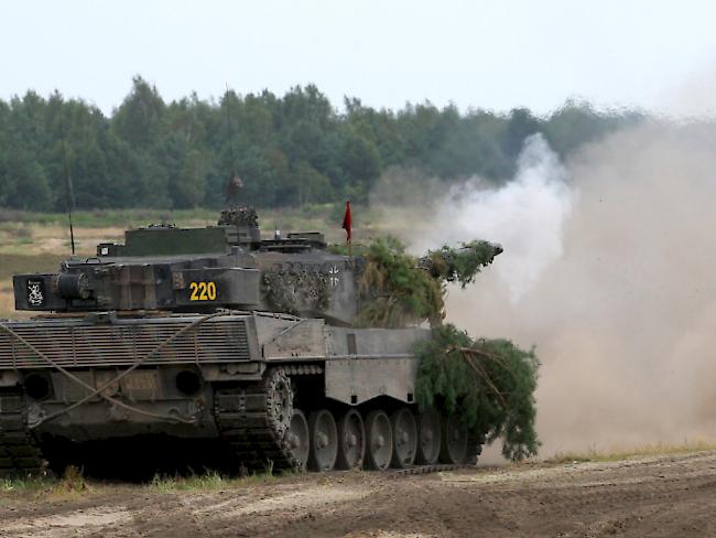 Das Parlament will nicht zwei, sondern drei Panzerbrigaden. Ob diese dann auch vollständig ausgerüstet werden können, ist offen (Archiv)