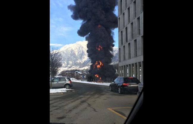 Brand beim Bildackerkreisel in Gamsen. 