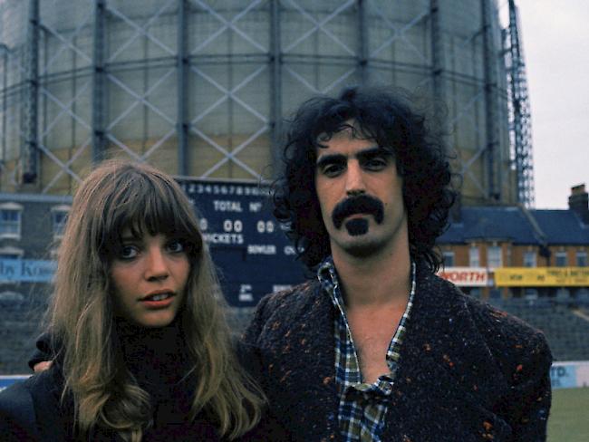 Jahr für Jahr pilgern eingefleischten Fans des Musikers Frank Zappa (hier mit seiner Ehefrau Gail im September 1972) an die Zappanale.