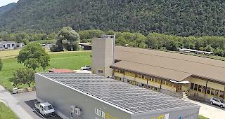 Die Firma Winsun schliesst zurzeit zwei bis drei Solaranlagen pro Woche ans Netz an.