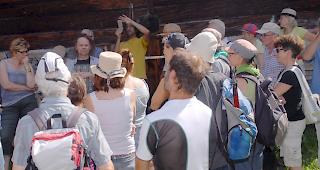 Poesie in freier Natur &ndash; der literarische Spaziergang mit demLyriker Christoph W. Bauer machte dies gestern in Leukerbad m&ouml;glich.